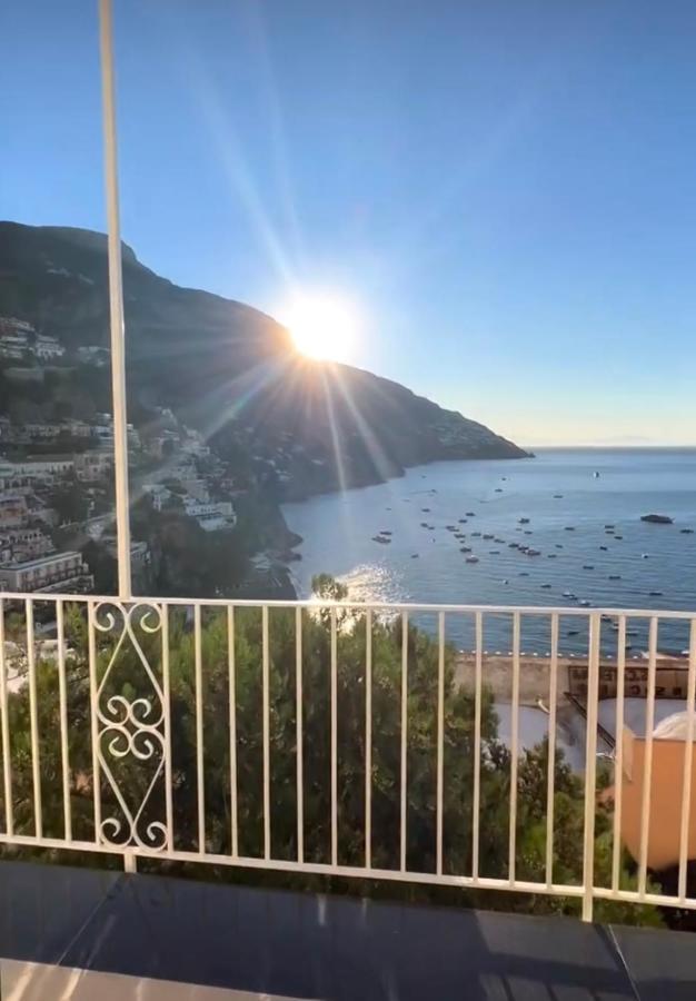 Queen View Apartment - No Kitchen Positano Eksteriør billede