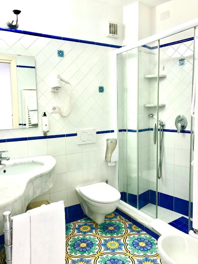 Queen View Apartment - No Kitchen Positano Eksteriør billede