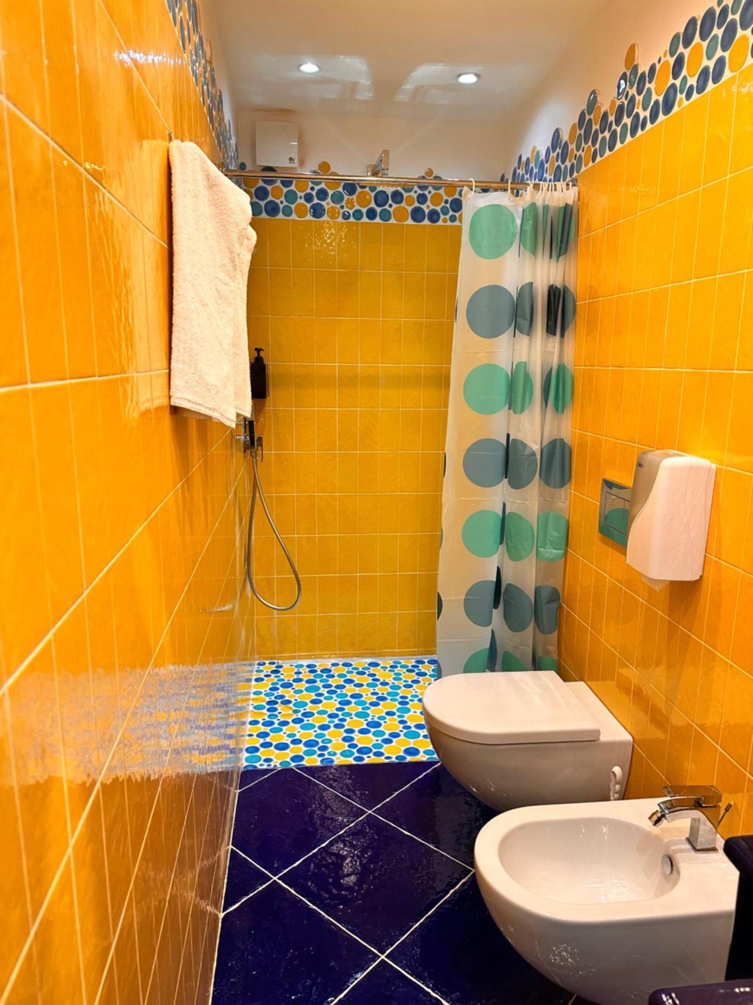 Queen View Apartment - No Kitchen Positano Eksteriør billede