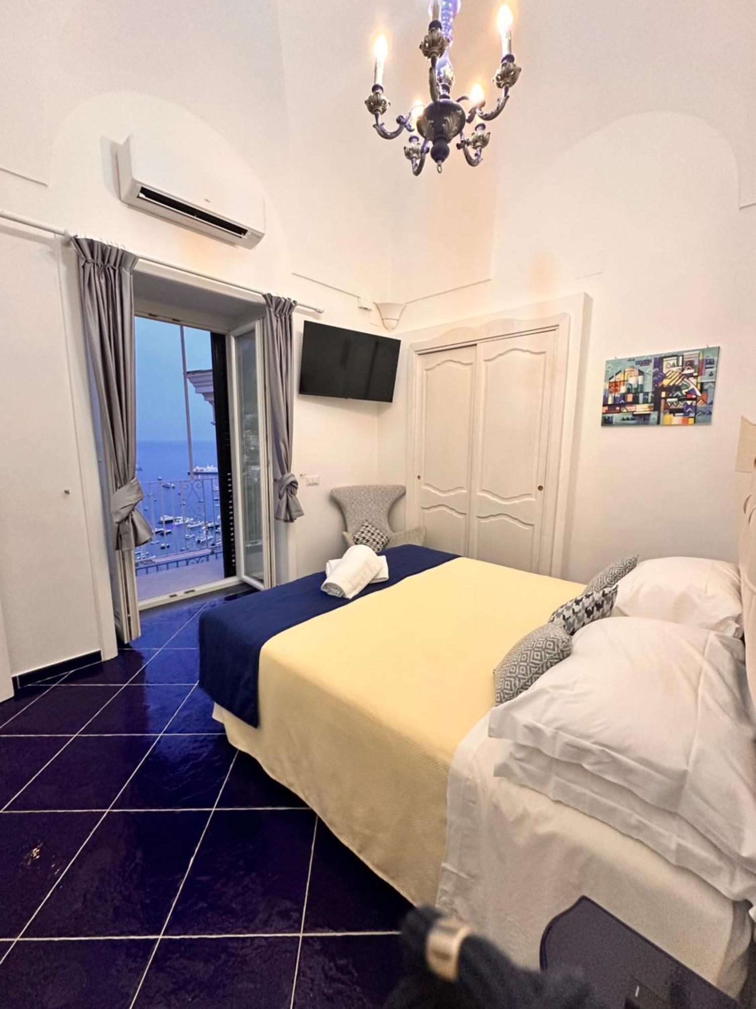 Queen View Apartment - No Kitchen Positano Eksteriør billede